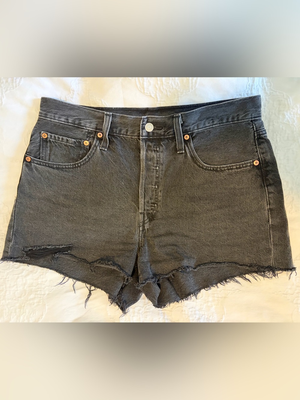 Levi’s Women’s 501 Original Cut-off Short Black Distressed Denim Wash Size 30